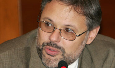 Хазин, говоря об ожиданиях результатов визита канцлера ФРГ в Кишинев, сказал, что "ничему Молдове от приезда Ангелы Меркель не обломится".
