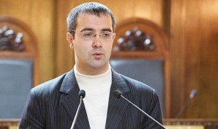 "Я хочу, чтобы коммунисты были сильной партией, стране нужна сильная оппозиция", отметил Сырбу. 