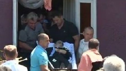 Astăzi tânărul a fost petrecut pe ultimul drum