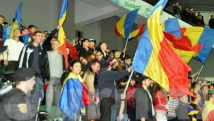 După acest incident, în timpul meciului, din galeria Moldovei s-a auzit scandări împotriva FMF