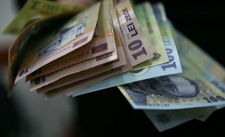 Dacă le-ar fi reuşit tranzacţia, bugetul de stat ar fi suferit un prejudiciu de 54 de milioane de lei. 