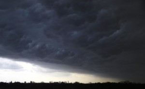 La restabilirea energiei electrice sunt antrenate brigăzile specializate. Comisiile pentru situaţii excepţionale teritoriale urmează să estimeze pagubele materiale.