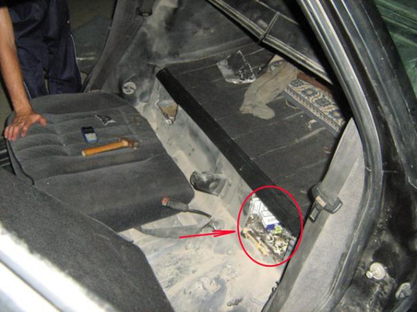Autoritatea vamala a luat masura ridicarii tigaretelor si retinerea autoturismul in vederea confiscarii