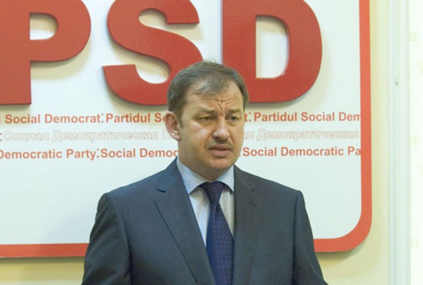 Victor Șelin, propune Mitropolitului Moldovei ÎPS Vladimir să oficieze liturghii ortodoxe în toate bisericile din republică.