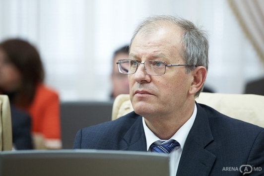 Deocamdată nu a fost stabilită ora la care ministrul Usatîi va compărea în faţa aleşilor.