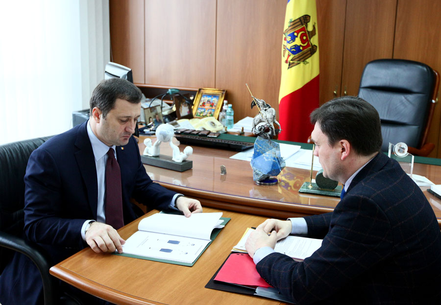 Filat a avut astăzi o discuţie cu ministrul Afacerilor Interne, Dorin Recean.
