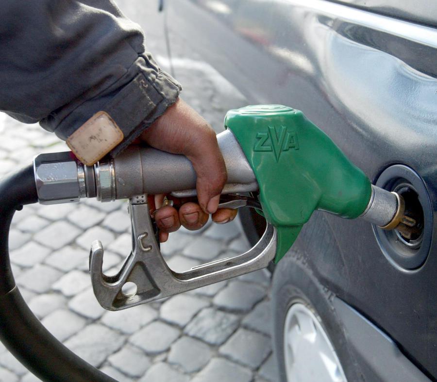 Deocamdată doar Lukoil-Moldova a afişat preţuri noi. Foto: focusitaly.net