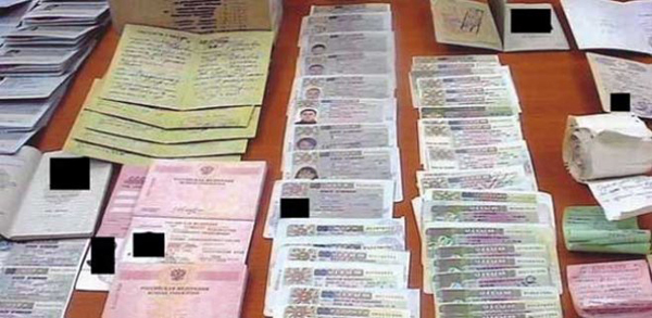 Cei doi bărbaţi au fost reţinuţi, la începutul lunii, pentru 72 de ore, şi, ulterior, eliberaţi conform deciziei instanţei de judecată.