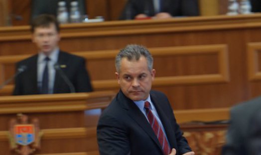 Și liderul Mișcării Antimafie, Sergiu Mocanu, a declarat că Parlamentul trebuie să-l demită pe Plahotniuc în cadrul ședinței extraordinare de luni.