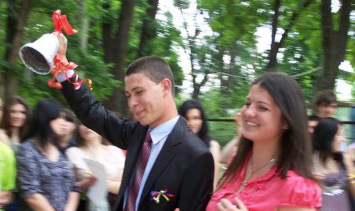 Vineri, 31 mai, pentru 12,5 mii de absolvenți ai școlile și liceele din Chișinău va suna ultimul clopoțel. 