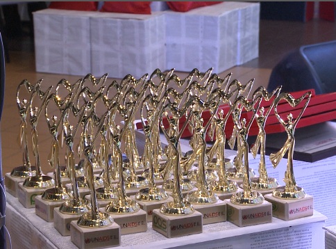 La 29 noiembrie, la Chişinău a fost înmînat premiul internaţional „Paglica Roşie” pentru succese în lupta cu SIDA.