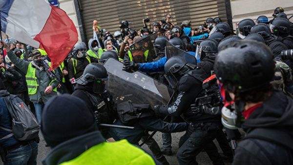 Во Франции погиб очередной участник протестов "желтых жилетов".