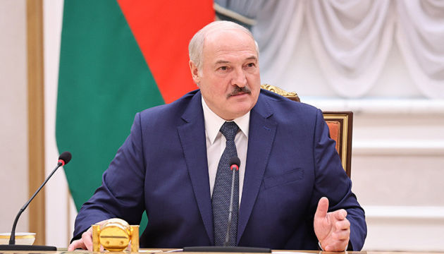 Офис Зеленского попросил генпрокурора Украины завести уголовное дело на Лукашенко.
