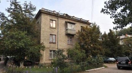 Жители дома №2 на улице Тираспольской много лет добиваются от управляющей компании ―  муниципального предприятия №9 – ремонта протекающей крыши.