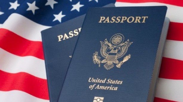 Americanii cu datorii la fisc de peste 50.000 de dolari vor rămâne fără paşapoarte, din 2016.