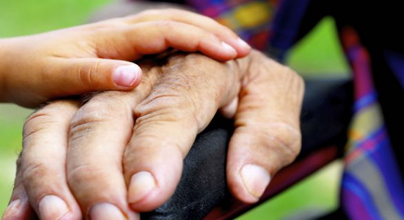 Cel mai bătrân refugiat din Germania are 110 ani, este surd şi orb şi a ajuns marţi în Bavaria, după ce a fugit din Afganistan.