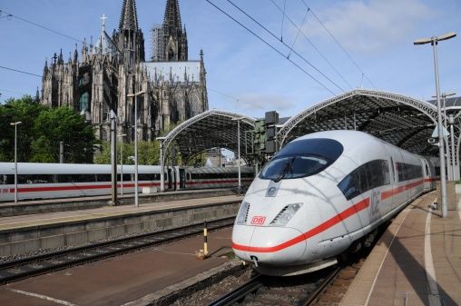 Германия снижает стоимость проезда в междугородних поездах в ответ на климатический кризис.