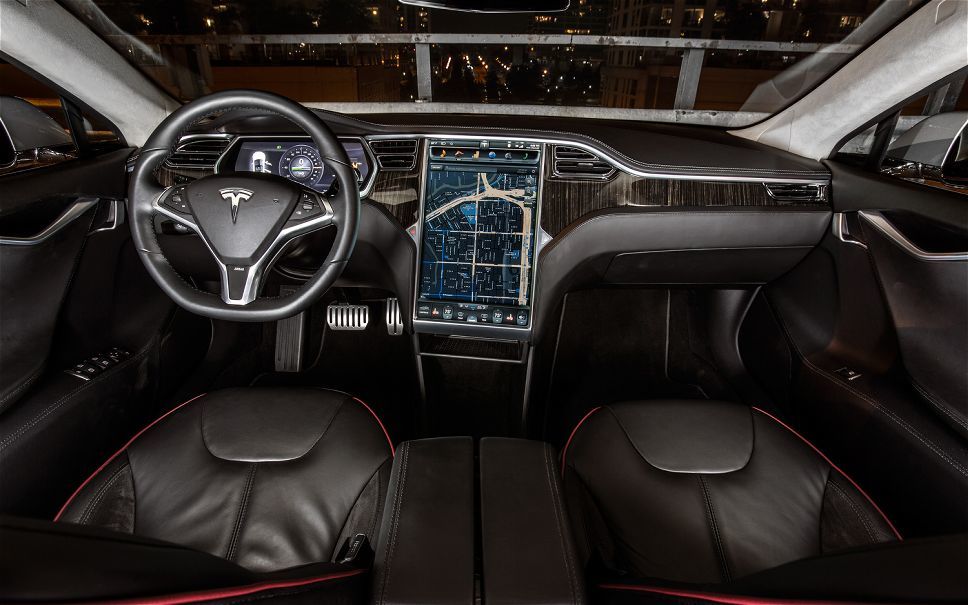 "Зрение" автопилота Tesla показали ночью в грозу.