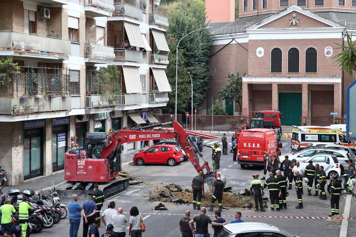 В Риме на воров обрушился туннель, который они рыли к банку.