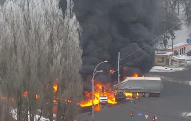 Масштабное ДТП в Киеве: сгорели несколько авто.