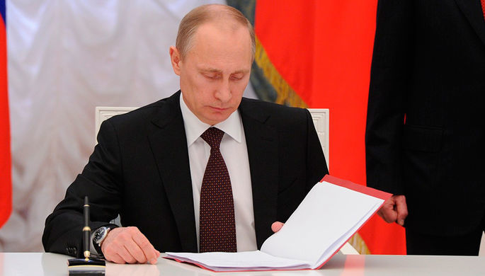 Путин упростил получение российских паспортов для жителей ДНР и ЛНР.