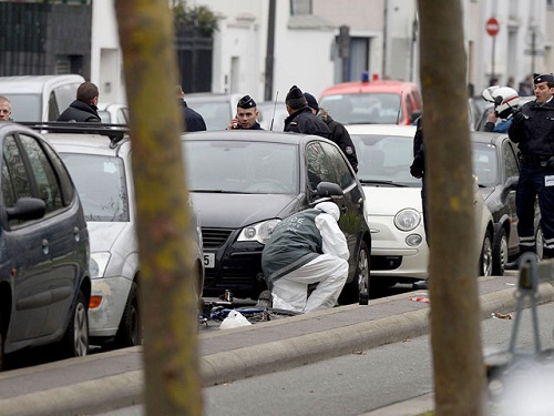 Нападение на редакцию Charlie Hebdo было совершено 7 января. В результате этой атаки террористов погибли 12 человек - двое полицейских и 10 журналистов.
