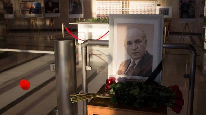 Foştii colegi şi-au luat rămas bun de la Alexandru Moşanu