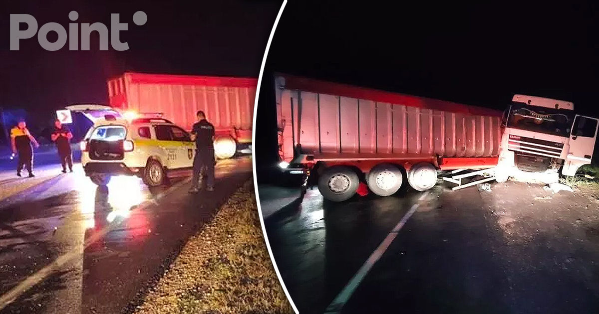 Accident rutier la Sângerei: Un camion a derapat și a lovit un podeț.