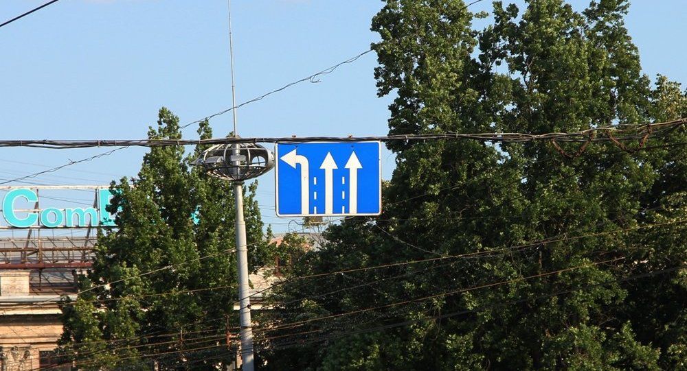 На трассах страны отсутствует почти восемь тысяч дорожных указателей.