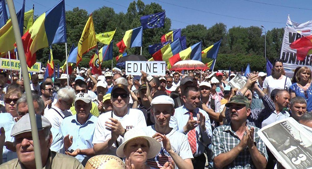 Partidul de opoziție al socialiștilor a reluat joi protestele active.