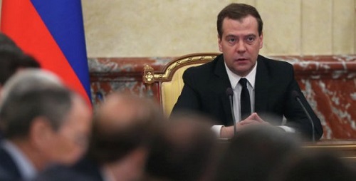 Выдавать документы будут еще пару месяцев.
