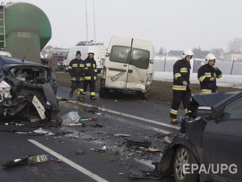 Peste 70 de vehicule s-au ciocnit pe o autostradă din Polonia. Foto: EPA