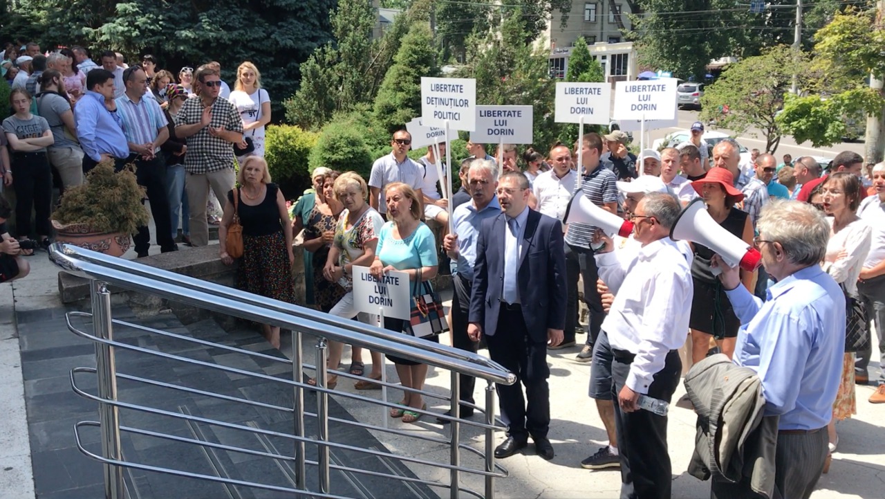 PL organizează un miting de susținere a primarului Capitalei: Libertate deținutului politic