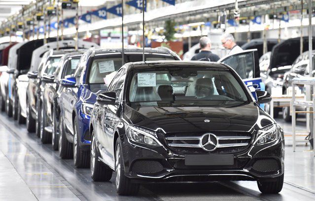 Около миллиона машин Mercedes отзовут по всему миру из-за возгорания двигателей.