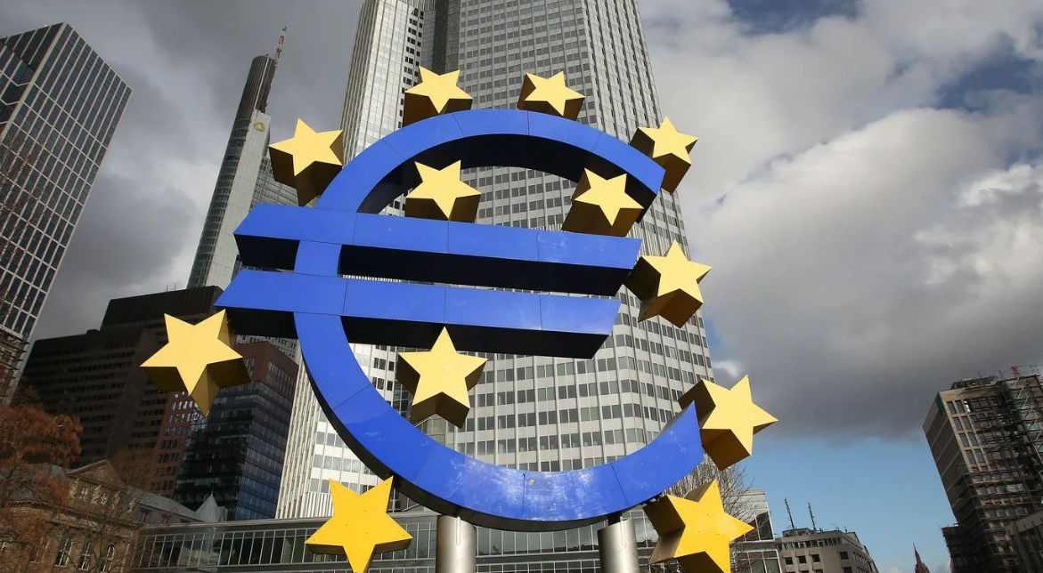 В еврозоне уровень инфляции составил 2,4%, уровень безработицы - 6,5%.