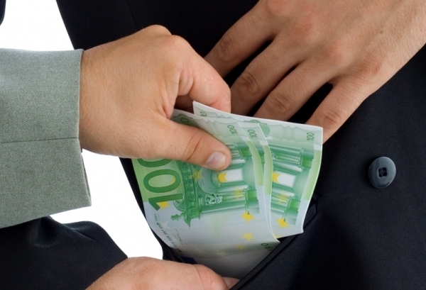 De notat ca, pe 20 iunie 2014, inculpatul a mai fost condamnat pentru actiuni similare la amenda in marime 42 mii lei.