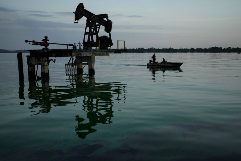 Венесуэла передаст США часть месторождений нефти от российских и китайских компаний.