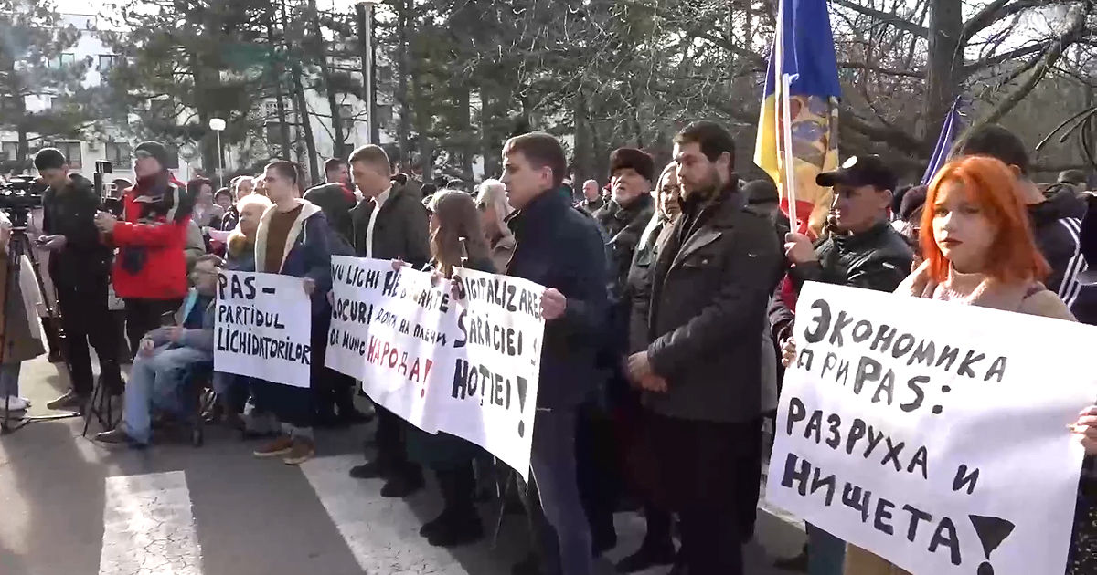 БКС провел протест "против деструктивной политики PAS".