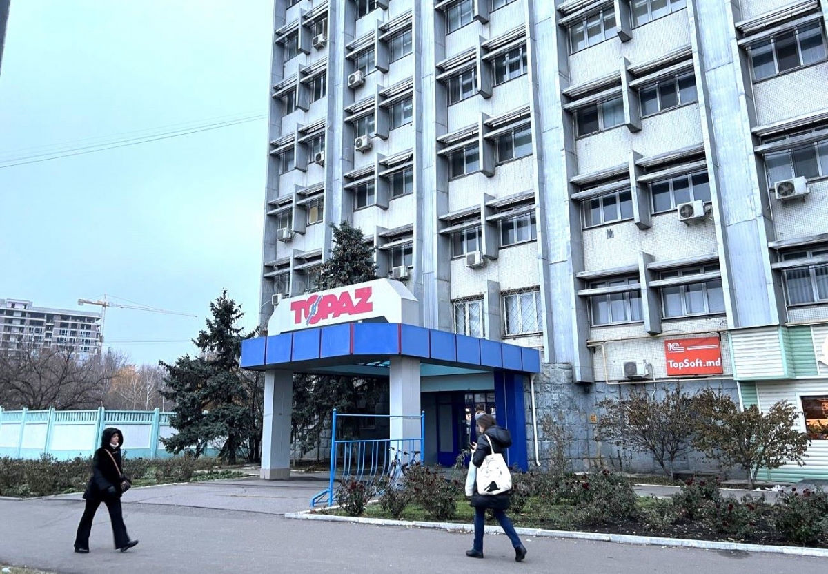 Завод "Топаз" остается в собственности корпорации ОДК из РФ, но находится на грани банкротства.