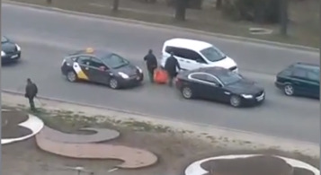 Сотрудники предприятия "Spatii Verzi" замечены за выбросом мусора в речку Бык.