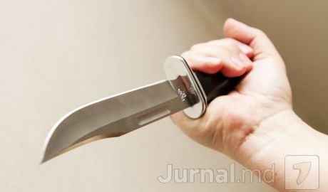 O ceartă între prieteni a ajuns la bătaie cu cuţite.