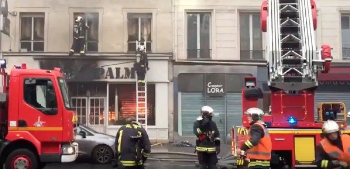Incendiu în Franța: Un magazin, cuprins de flăcări. Sunt victime