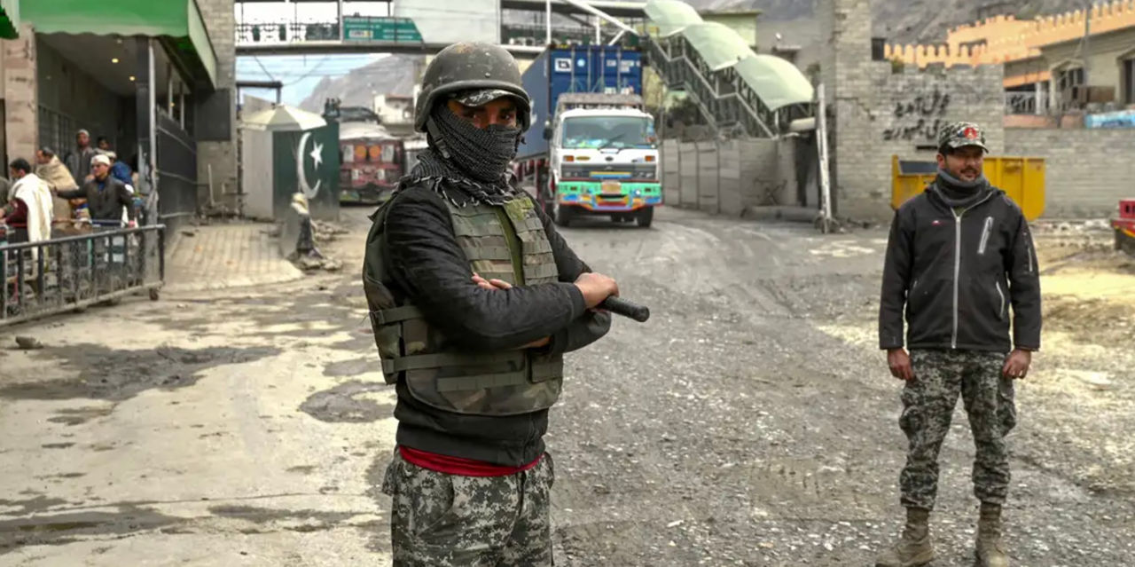 Zeci de persoane au murit în conflictul dintre Pakistan și Afganistan.