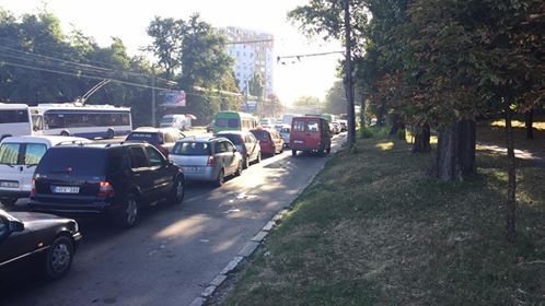 На улицах Иона Крянгэ и Митрополита Дософтей движение фактически парализовано.