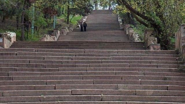 Реконструкцию лестницы в парке "Валя Морилор" завершат в июле этого года.