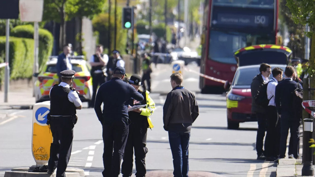 Un bărbat înarmat cu un cuțit, reținut la Londra în apropierea Ambasadei Israelului.