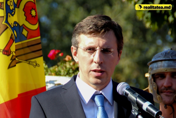 "Больно, что президент России решился поднять руку на своих украинских братьев", - сказал Киртоакэ.