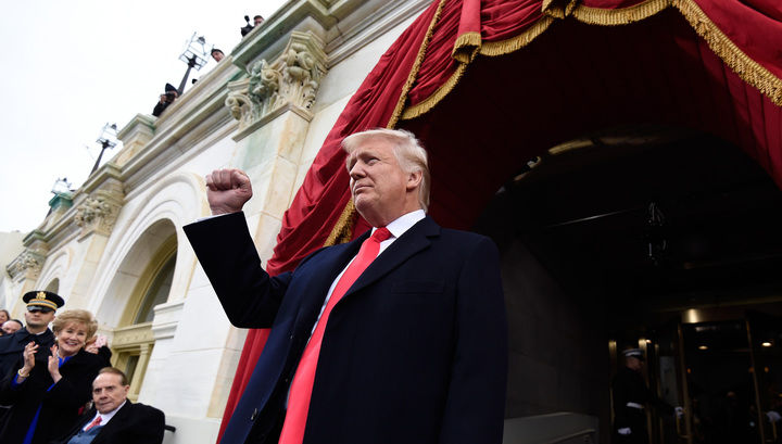 Когда Дональд Трамп шел на выборы, отметил Путин, он сделал ставку на людей, которые были готовы его поддержат.