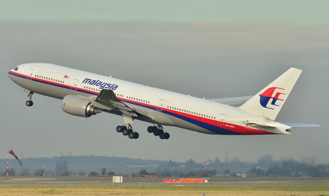 Авиалайнер Boeing 777-200, совершавший рейс MH370 Куала-Лумпур — Пекин, пропал с экранов радаров в ночь на 8 марта.