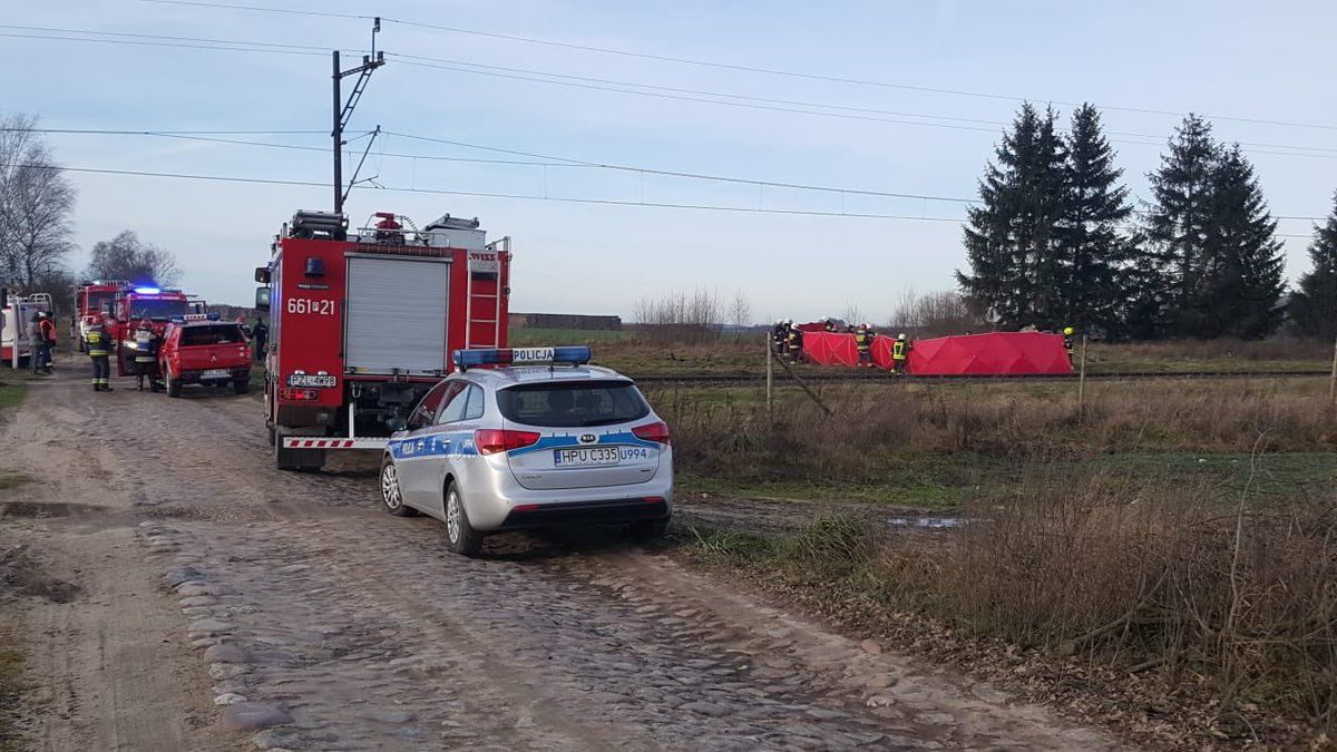 В Польше автомобиль столкнулся с поездом: двое погибших.